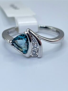Swarovski Crystal Elements Teal Blue Crystal Dainty Minimalist Ring Sz 8